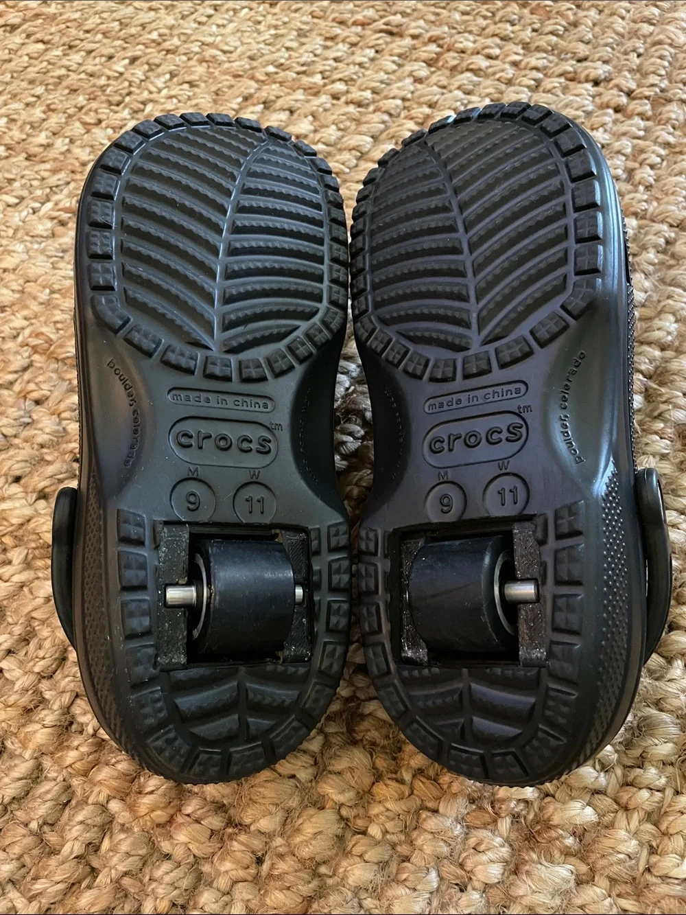 CROCS Classic Black Slip-On Men's Clogs/with wheels